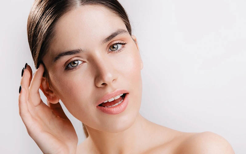 Детальніше про статтю Відмінність професійної косметики від щоденної – Як обрати косметику для себе